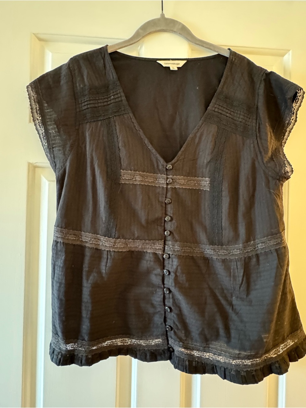 Lucky Brand Black V-Neck Cap Sleeve Button Front Lace Ruffle Blouse Size Large